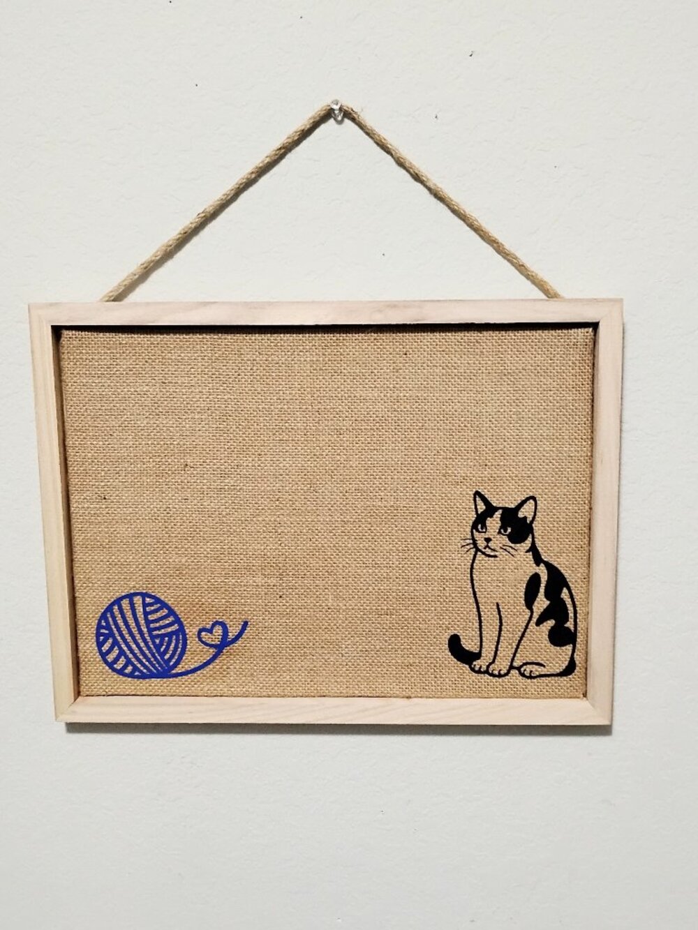 Adorable 12 x 15" CAT & Yarn Rustic Decor Burlap Memo Bulletin Cork Board